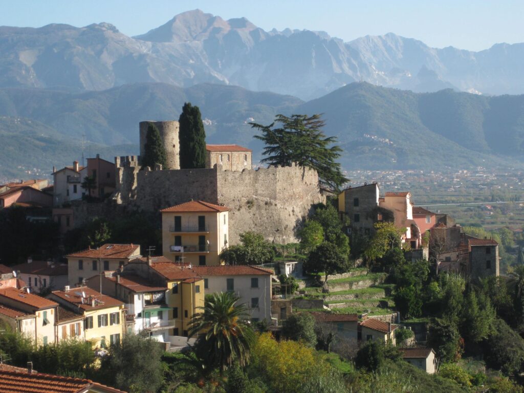 Piano di Valorizzazione 2026. Una storia millenaria – Visita alla Necropoli preromana di Cafaggio e al Castello di Ameglia (SP)